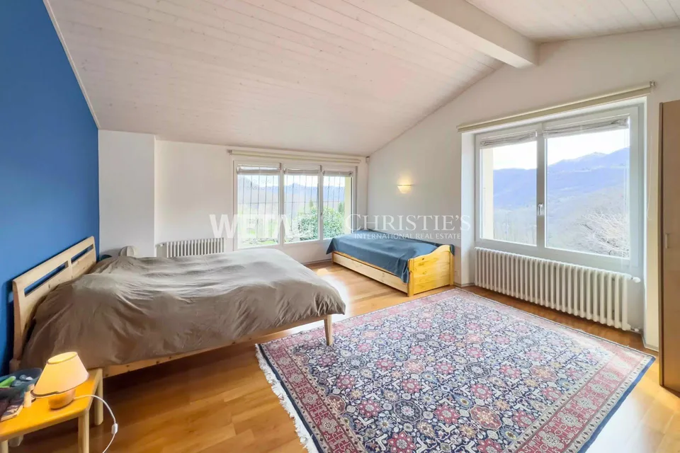 Villa de maître élégante avec deux maisons d'hôtes et piscine extérieure à vendre à Lugano-Vaglio – photo 6 sur 13