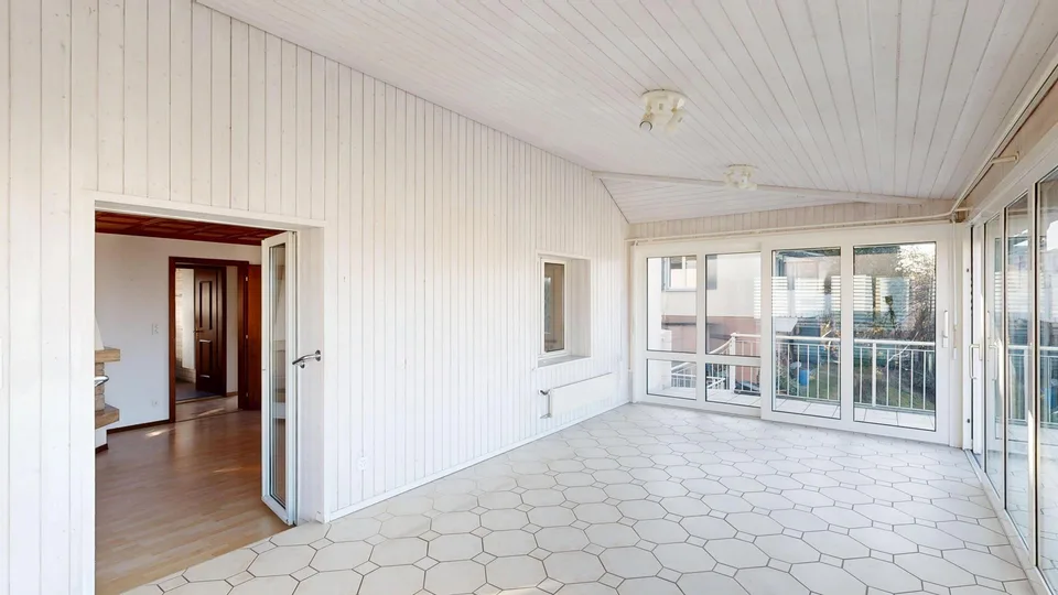 Maison unifamiliale spacieuse avec vue sur le lac et appartement séparé
