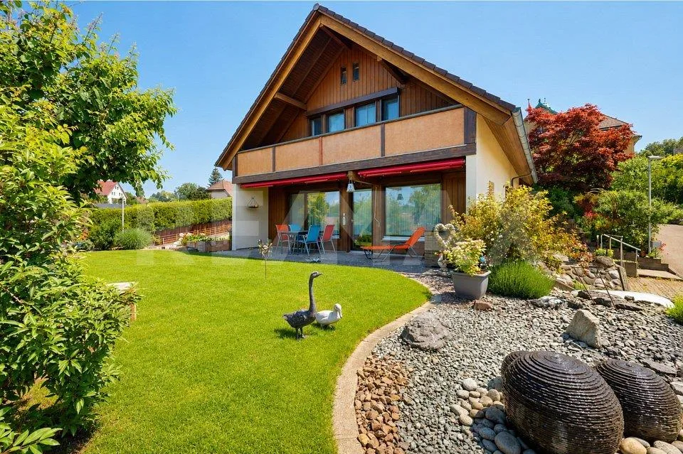 Familienparadies mit sonnigem Traumgarten in Othmarsingen