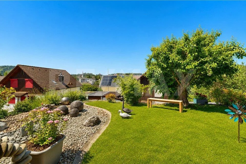 Paradiso familiare con giardino da sogno soleggiato a Othmarsingen