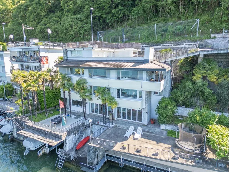 Exklusive Villa in Bissone direkt am Wasser