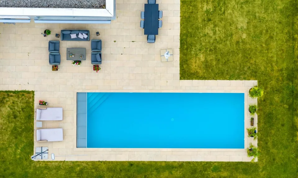Villa contemporaine avec piscine à Buchillon, proche du lac