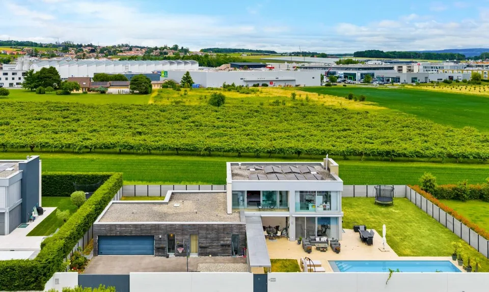 Villa contemporanea con piscina a Buchillon, vicino al lago