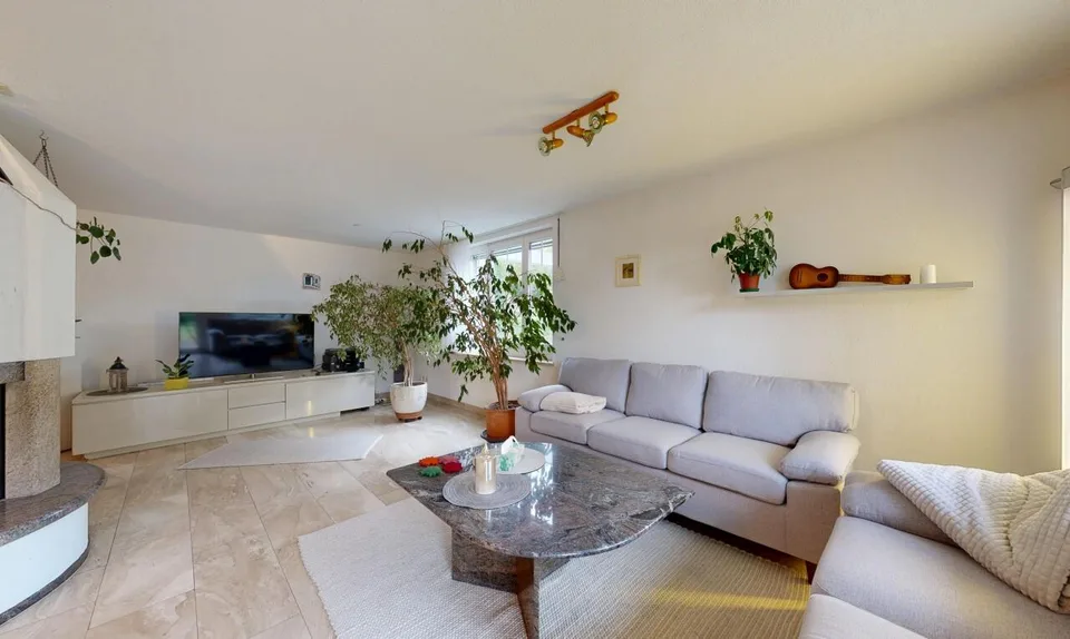 Casa unifamiliare indipendente di 5,5 locali con giardino