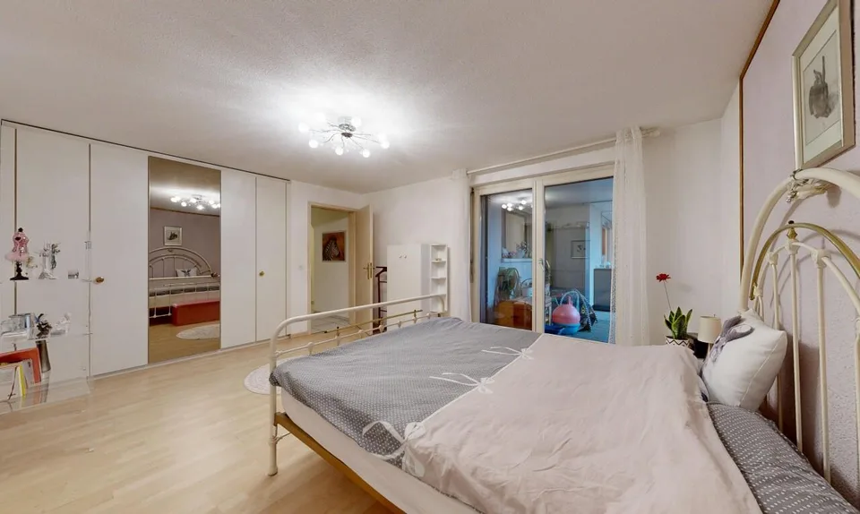 Ampio appartamento con terrazza di 4,5 stanze con ascensore e giardino d'inverno
