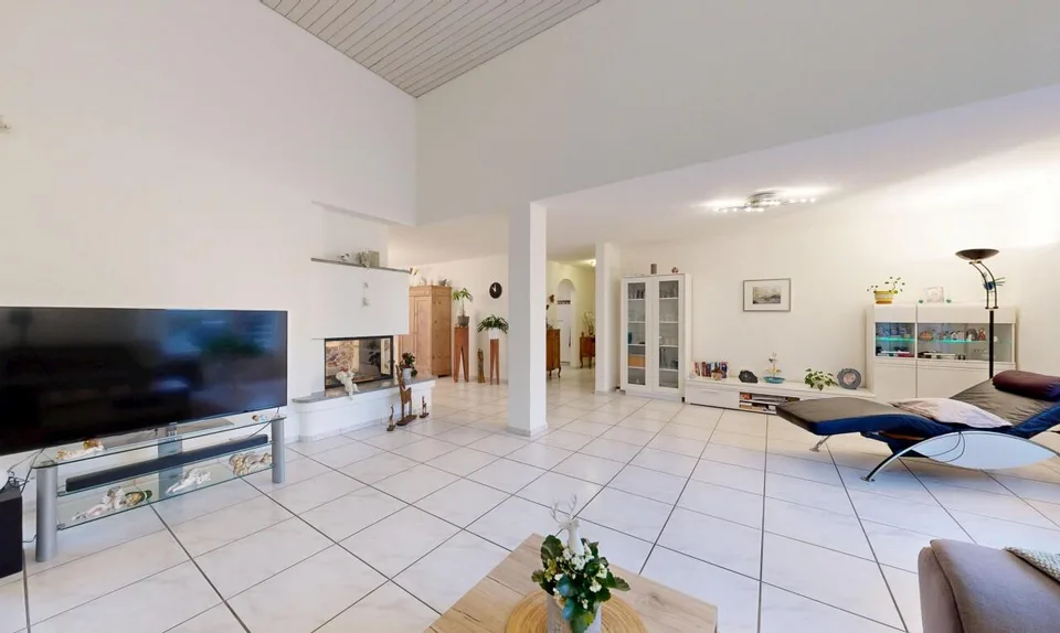 Grosszügige 4.5-Zimmer-Terrassenwohnung mit Lift und Wintergarten