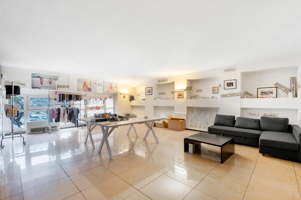 Ampio ufficio di prestigio con vista lago – foto 7 di 12