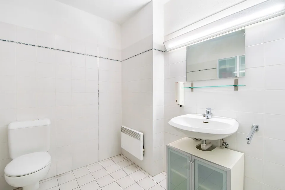 Ampio ufficio di prestigio con vista lago – foto 11 di 12