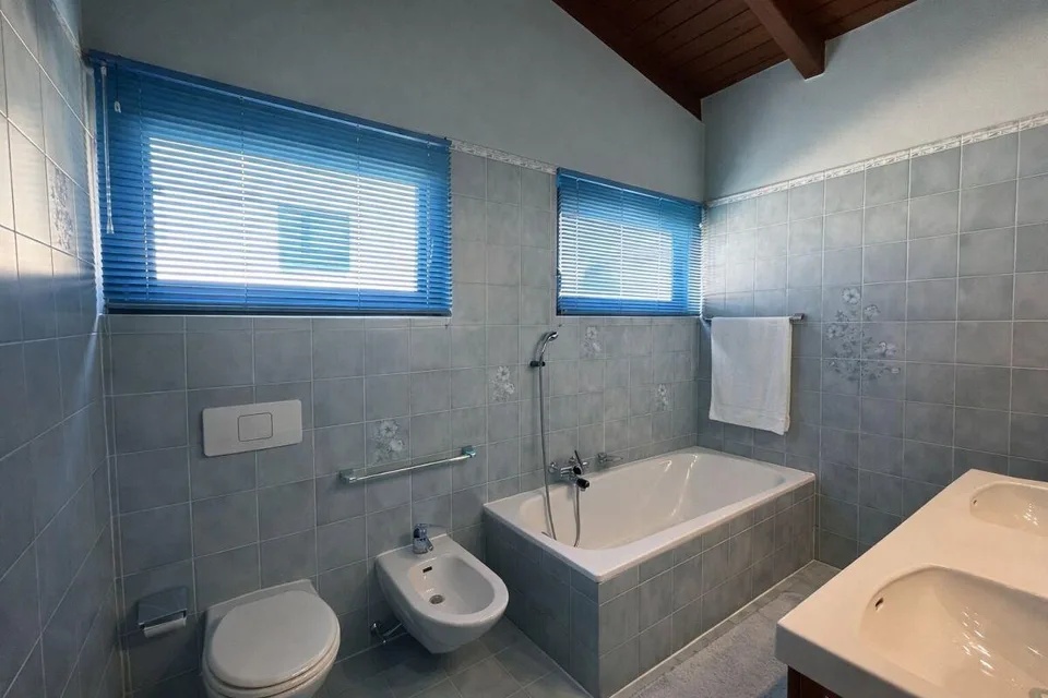 Splendida casa unifamiliare con giardino ben curato in zona soleggiata e servita – foto 18 di 22