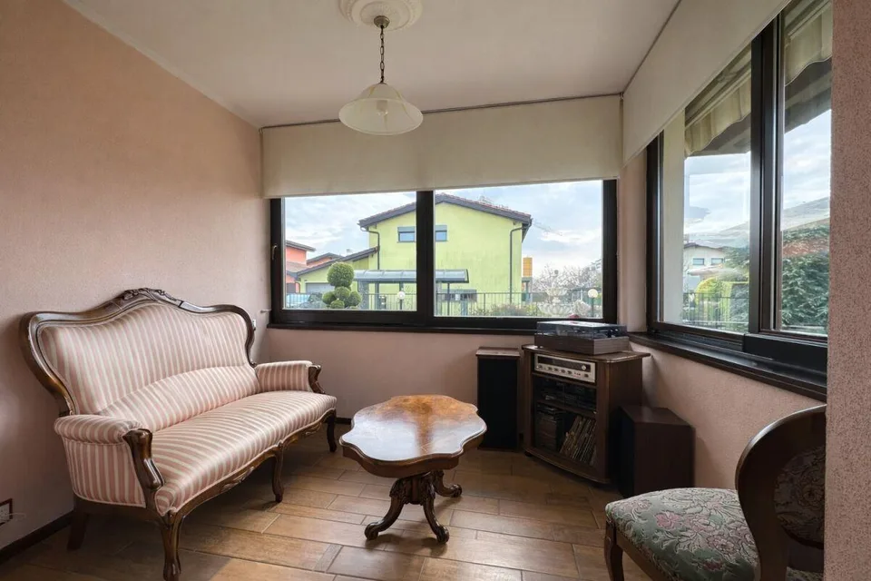 Splendida casa unifamiliare con giardino ben curato in zona soleggiata e servita – foto 8 di 22
