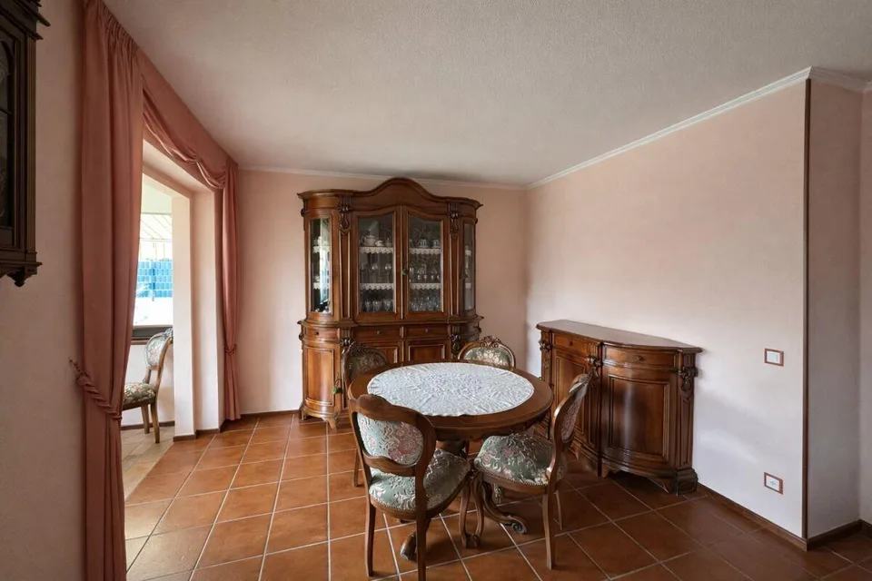 Splendida casa unifamiliare con giardino ben curato in zona soleggiata e servita – foto 7 di 22