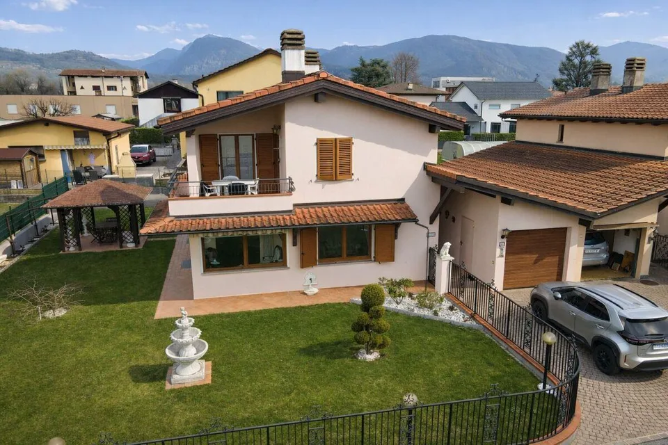 Splendida casa unifamiliare con giardino ben curato in zona soleggiata e servita – foto 22 di 22