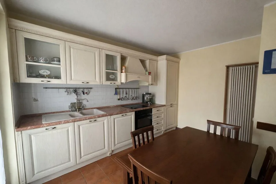 Splendida casa unifamiliare con giardino ben curato in zona soleggiata e servita – foto 10 di 22