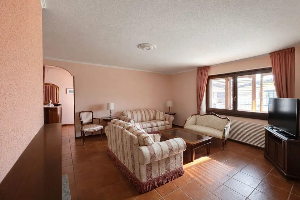 Splendida casa unifamiliare con giardino ben curato in zona soleggiata e servita – foto 6 di 22