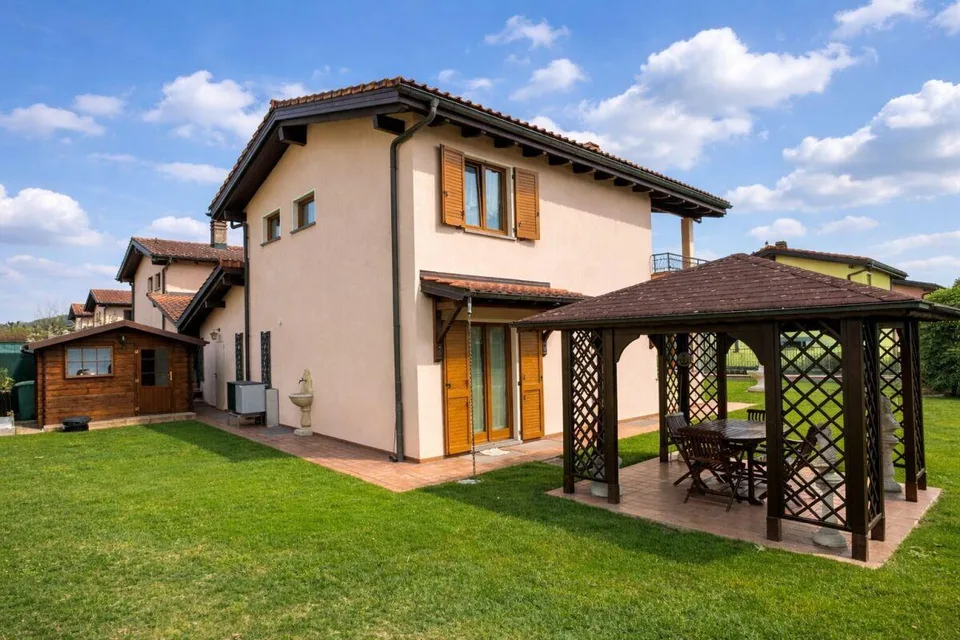 Schönes Einfamilienhaus mit gepflegtem Garten in sonniger und gut erschlossener Lage