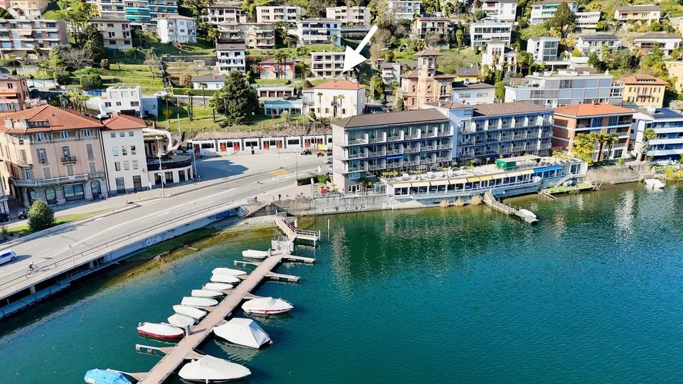Prestigiosa Villa Borghese dell’Ottocento con Vista Lago a Ponte Tresa