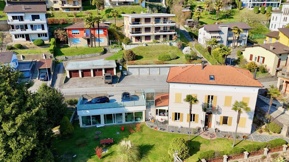 Prästigiosa Villa Borghese aus dem 19. Jahrhundert mit Seeblick in Ponte Tresa