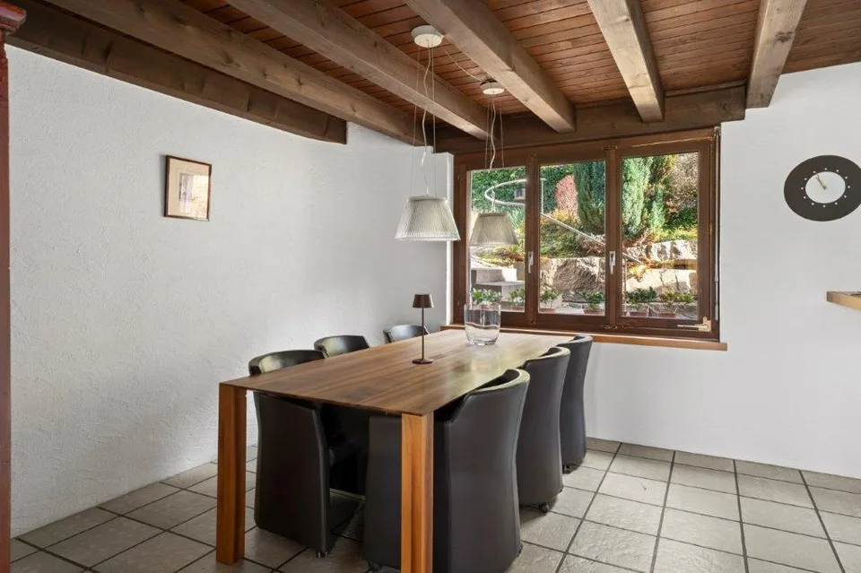 La tua nuova casa con vista sul lago e le montagne a Walchwil