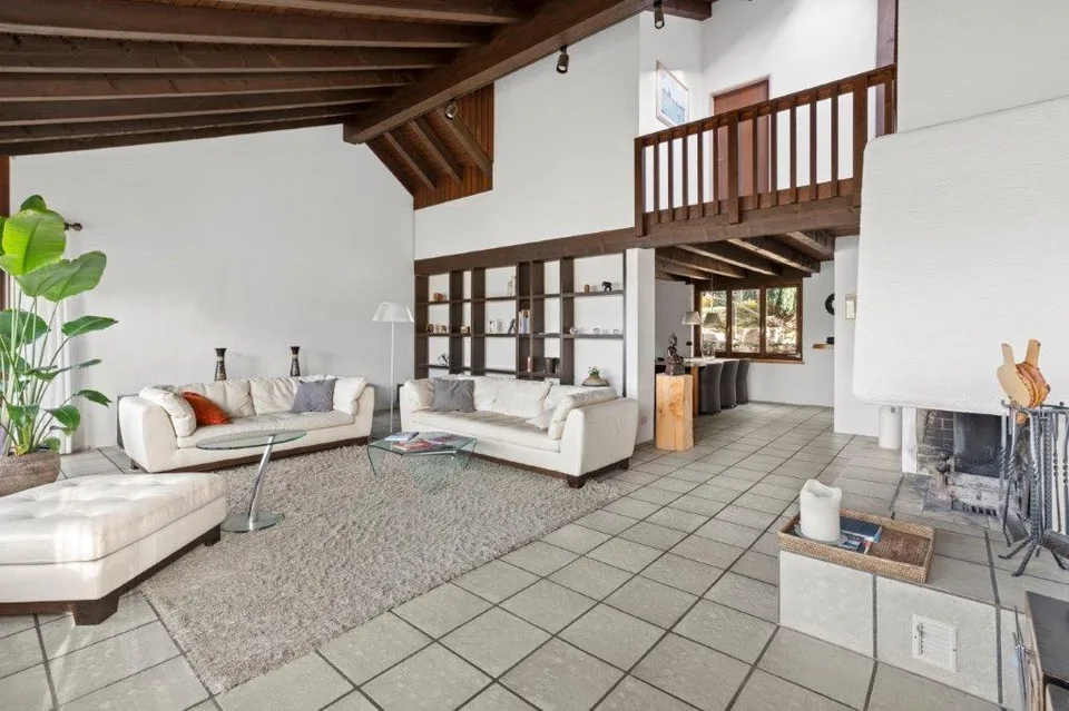 La tua nuova casa con vista sul lago e le montagne a Walchwil