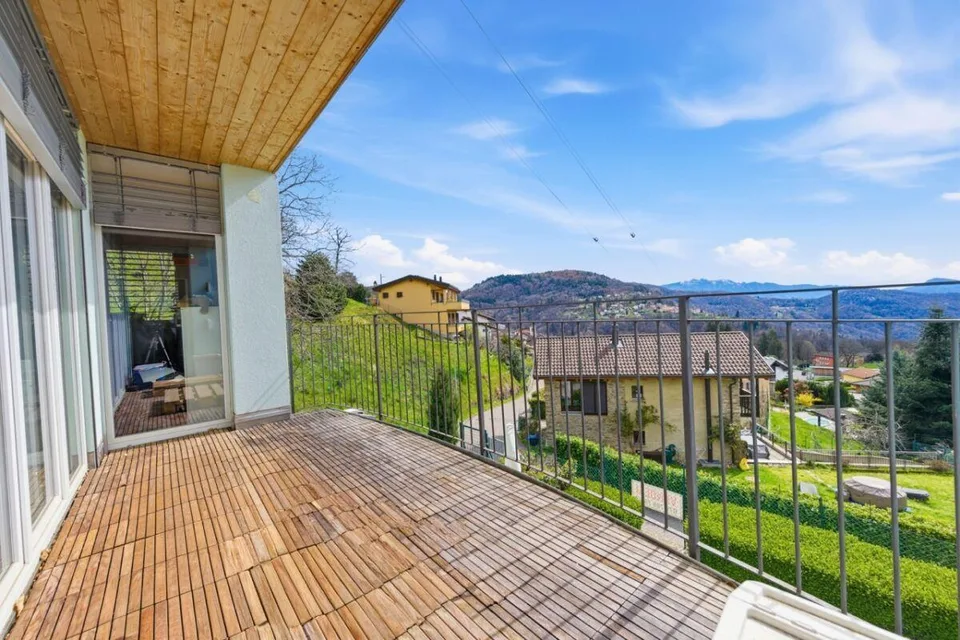 Bright and spacious home with panoramic views, garden and large att...