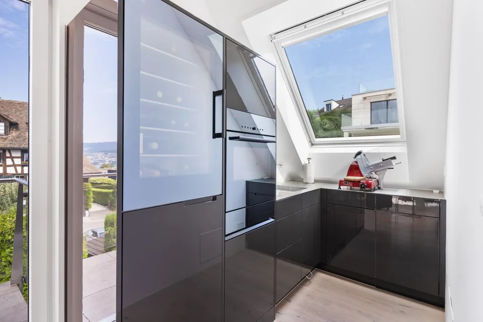 Charmante 3.5-Zimmer-Wohnung im Dachgeschoss mit Studio