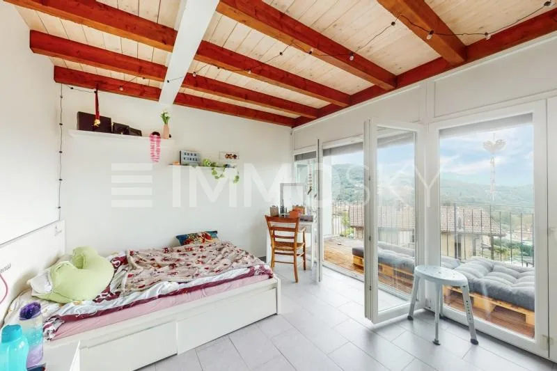 Schönes Haus mit Dachgeschoss, Terrassen und privatem Garten