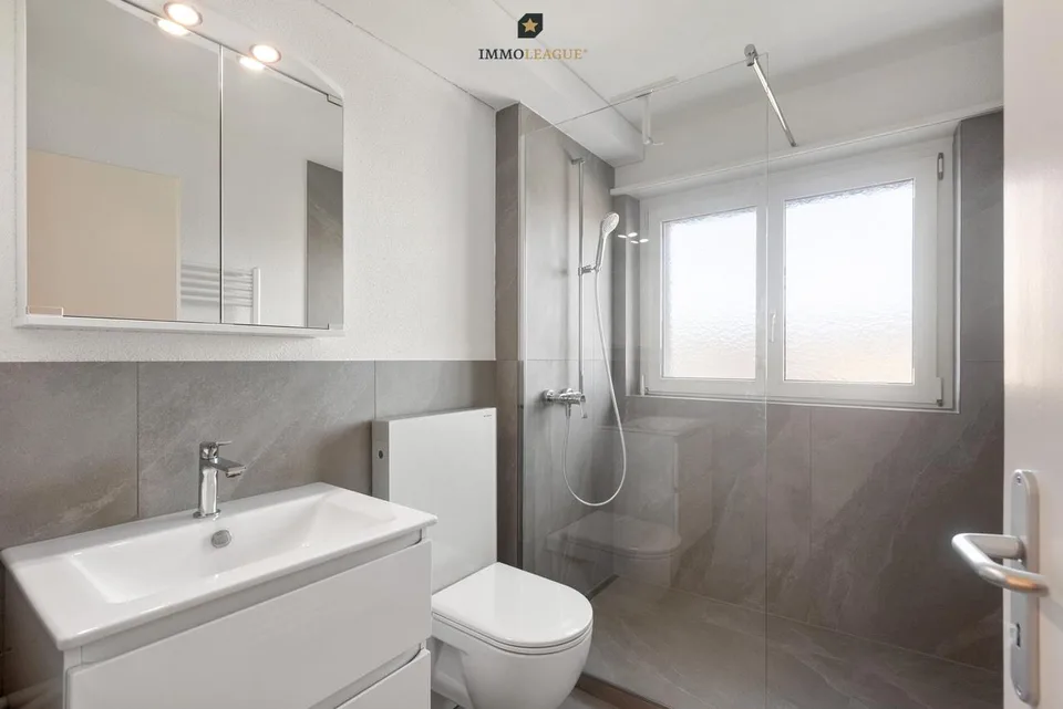 Wohnkomfort & Stil: Renoviert und mit einem einladenden Ambiente.