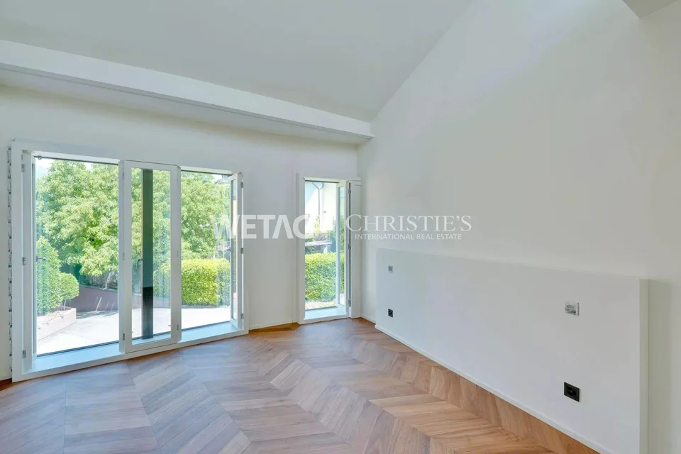 Grosszügige, vollständig renovierte 4.5-Zimmer-Wohnung in Lugano-Comano zu verkaufen, ideal als Erst- oder Zweitwohnsitz – Foto 7 von 12