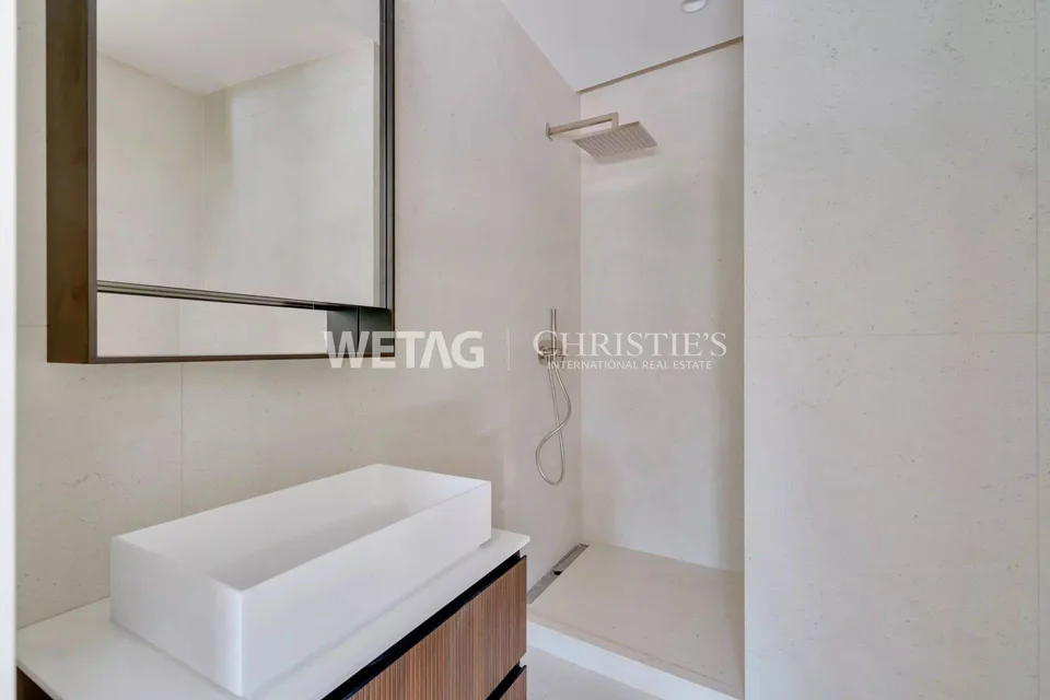 Appartement spacieux, entièrement rénové de 4,5 pièces à vendre à Lugano-Comano, idéal comme première ou seconde résidence
