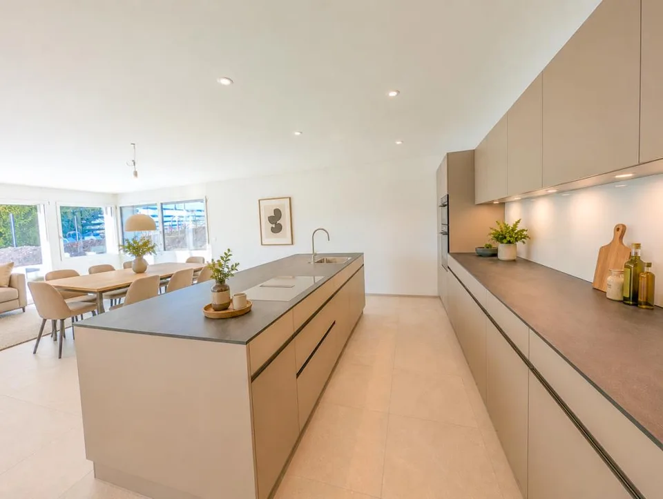 Habitation familiale avec jardin et beaucoup d'espace de stockage