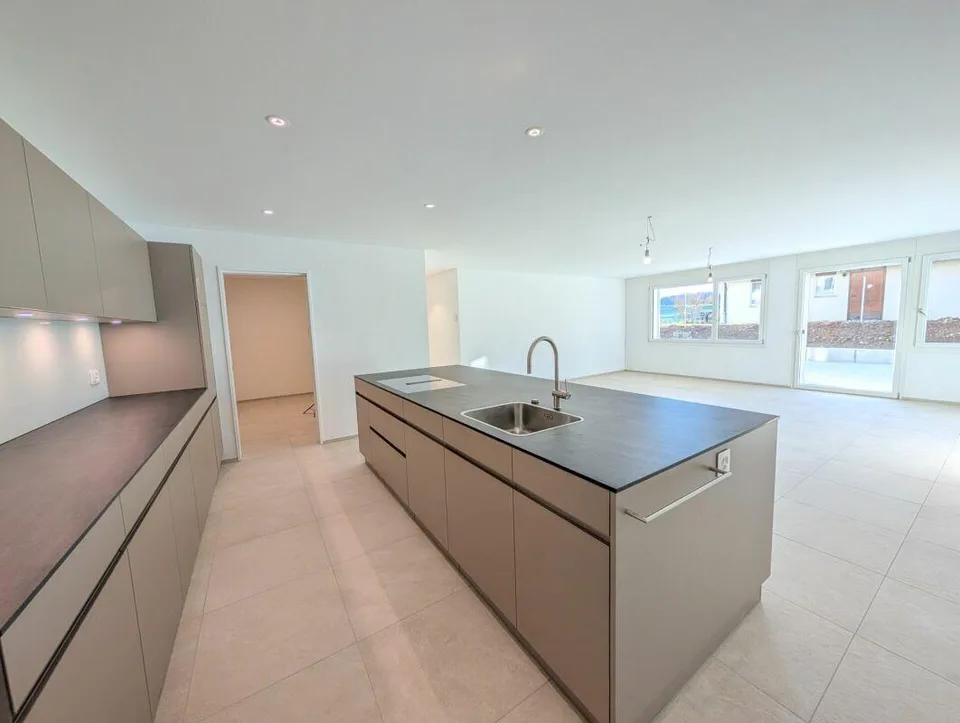 Habitation familiale avec jardin et beaucoup d'espace de stockage