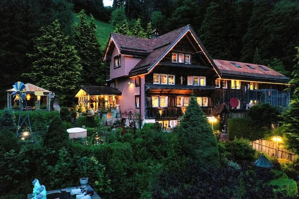 Casa colonica storica di Toggenbourg in una posizione unica e isolata.
