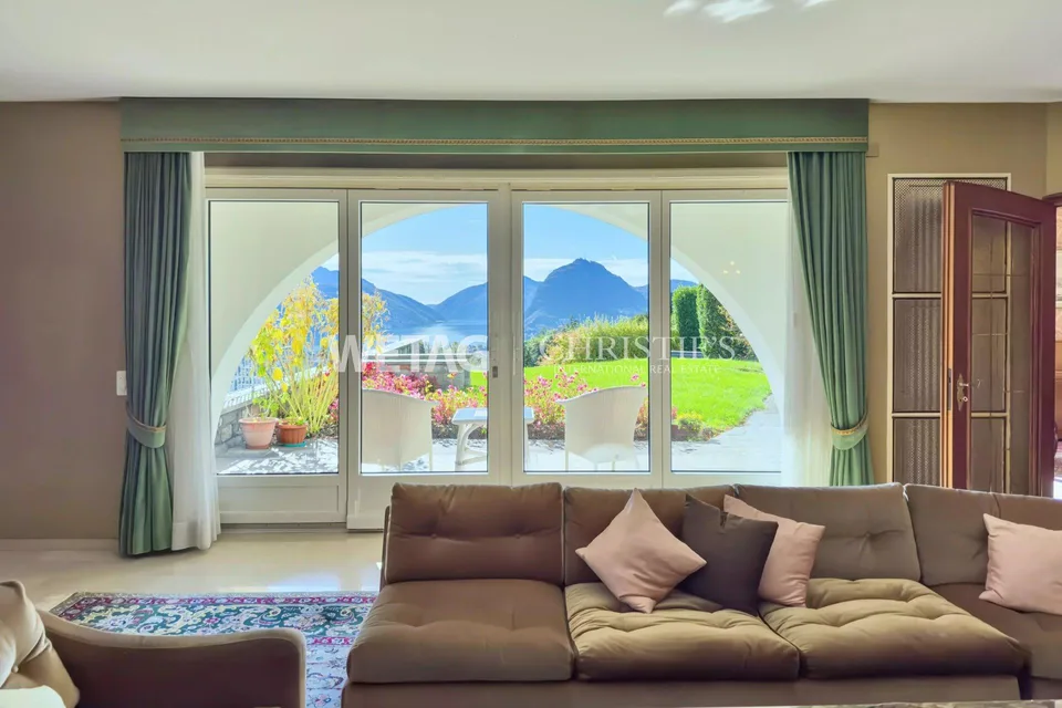 Repräsentative Villa in Lugano-Comano zu verkaufen, mit Aussenpool ...