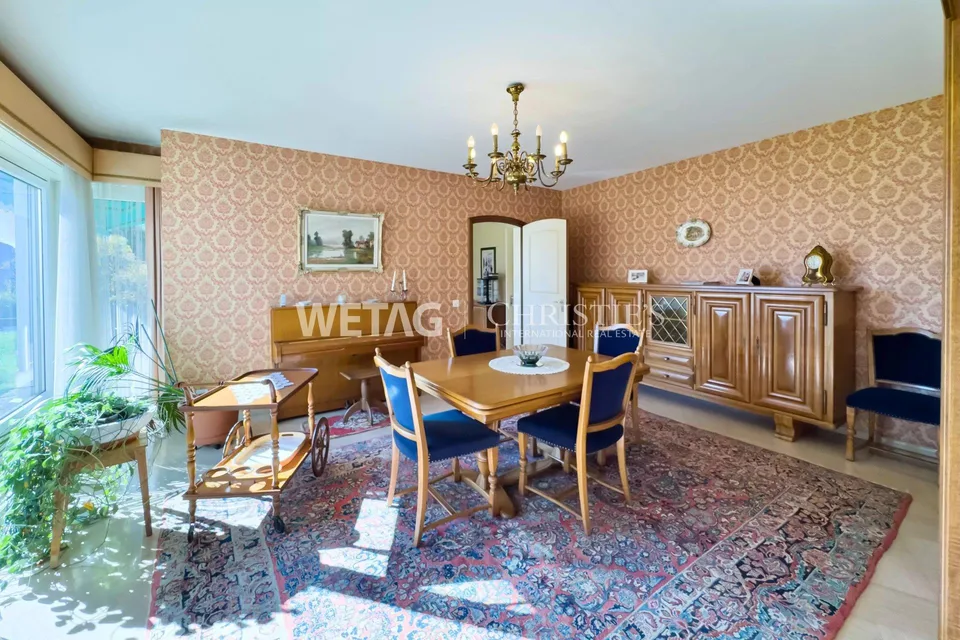 Repräsentative Villa in Lugano-Comano zu verkaufen, mit Aussenpool ...