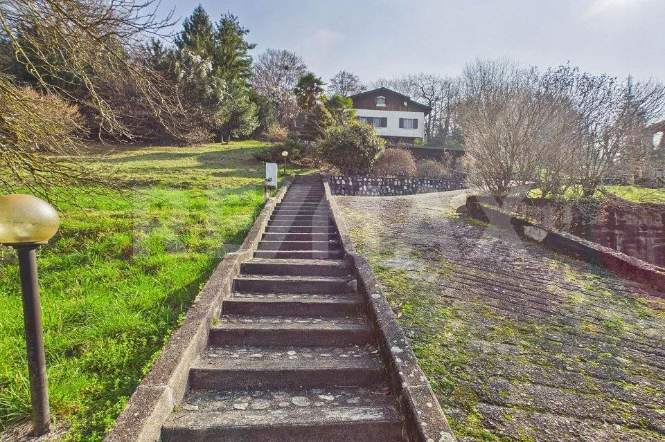 Bella e soleggiata casa in posizione panoramica (Italia)