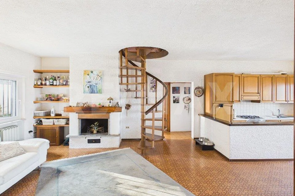 Bella e soleggiata casa in posizione panoramica (Italia)