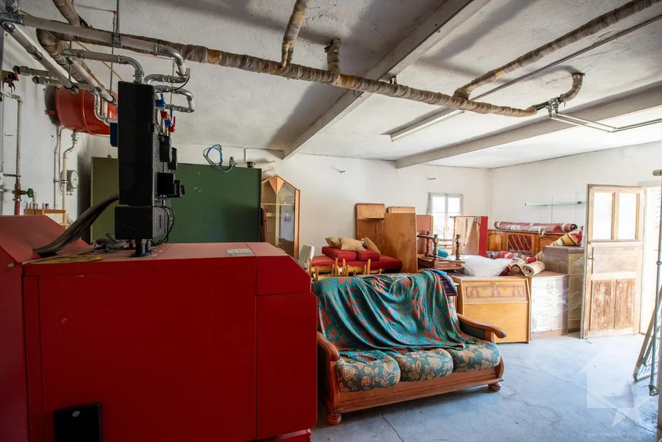 Casa di villaggio 4.5 stanze da ristrutturare + fienile + garage, tranquilla, vista, ecc.