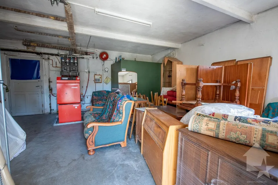 Casa di villaggio 4.5 stanze da ristrutturare + fienile + garage, tranquilla, vista, ecc.