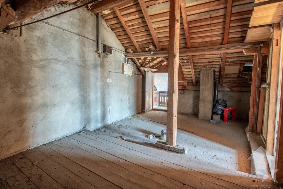 Casa di villaggio 4.5 stanze da ristrutturare + fienile + garage, tranquilla, vista, ecc. – foto 8 di 13