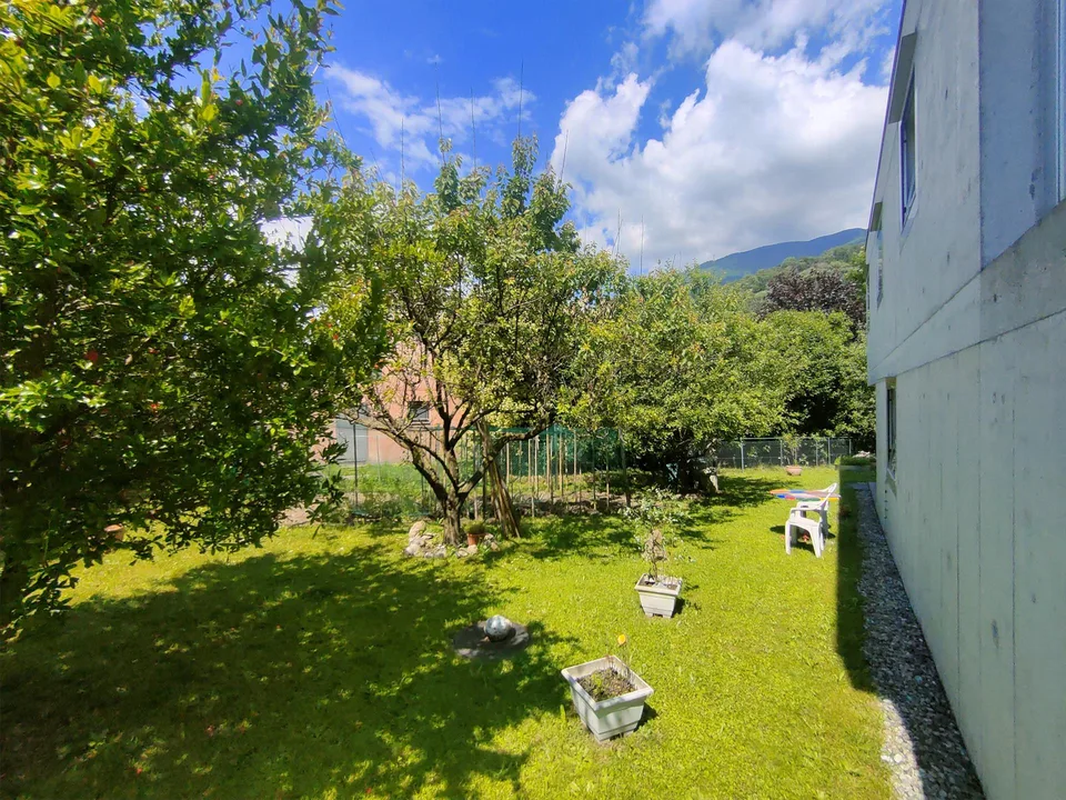 Villa merveilleuse immergée dans le vert sur la colline de Giubiasco dans le quartier de Lôro – photo 16 sur 24