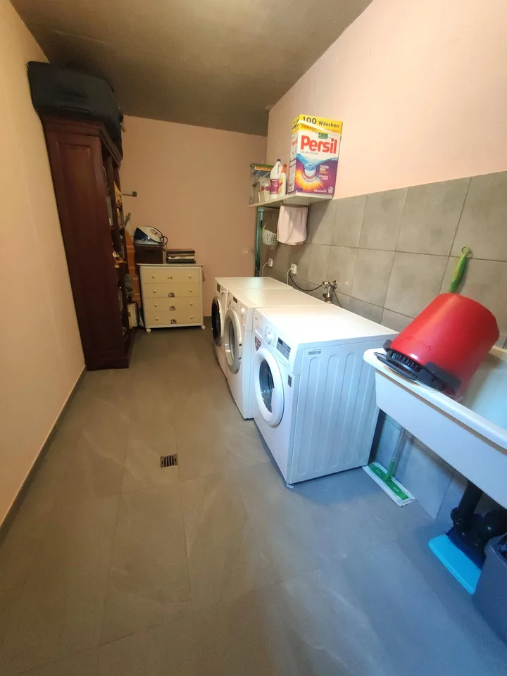 Villa merveilleuse immergée dans le vert sur la colline de Giubiasco dans le quartier de Lôro – photo 22 sur 24