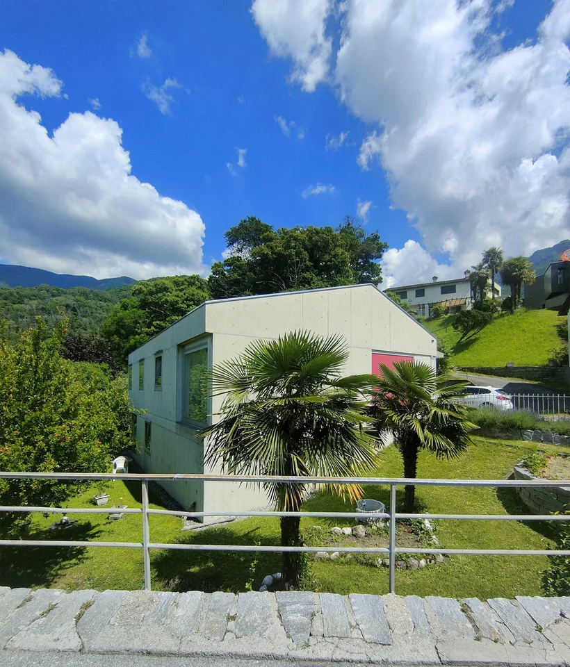 Meravigliosa villa immersa nel verde - Giubiasco località Lôra