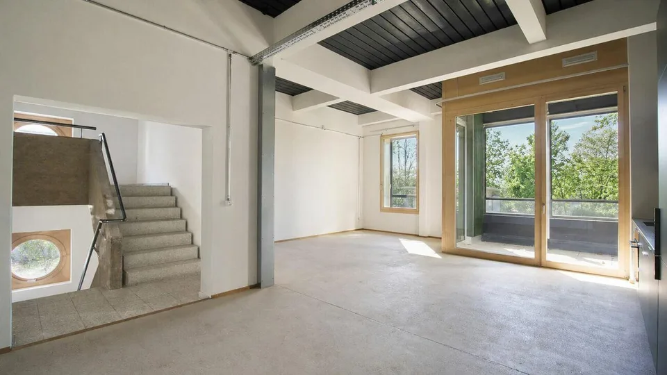 Grosszügige Maisonette-Wohnung am Rhein mit industriellem Charme