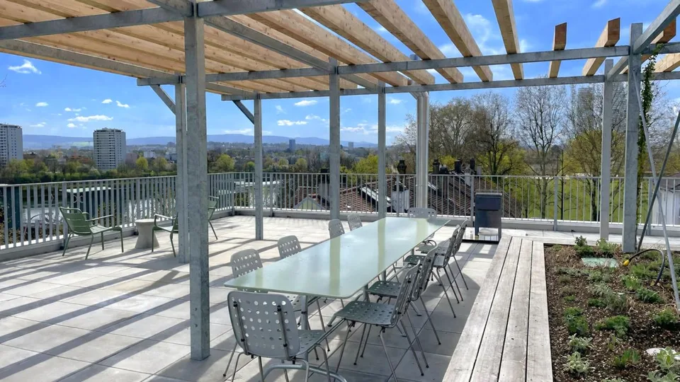 Ampio appartamento maisonnette sul Reno con charme industriale – foto 9 di 11
