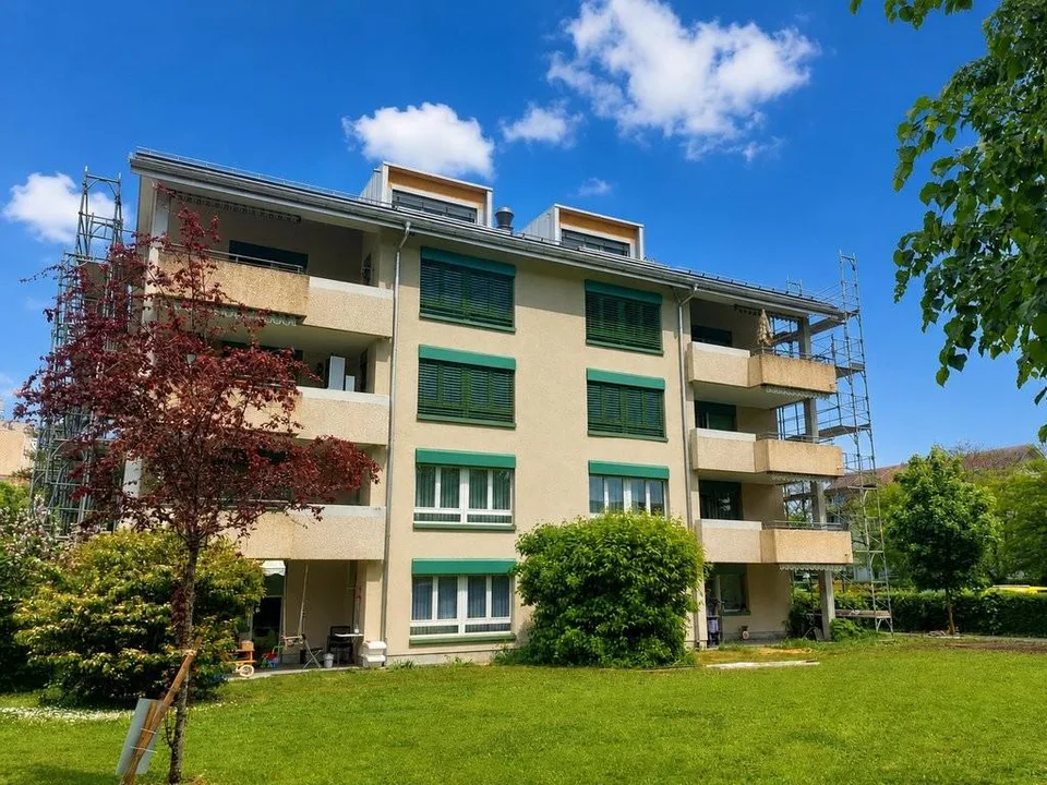 Erstbezug - 3.5-Zimmer-Dachgeschosswohnung rechts im 4. OG mit Lift