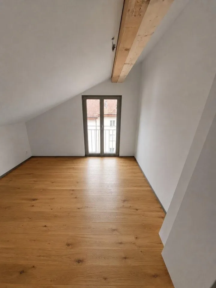 Premier occupation - Appartement de 3,5 pièces en mansarde à droite au 4e étage avec ascenseur