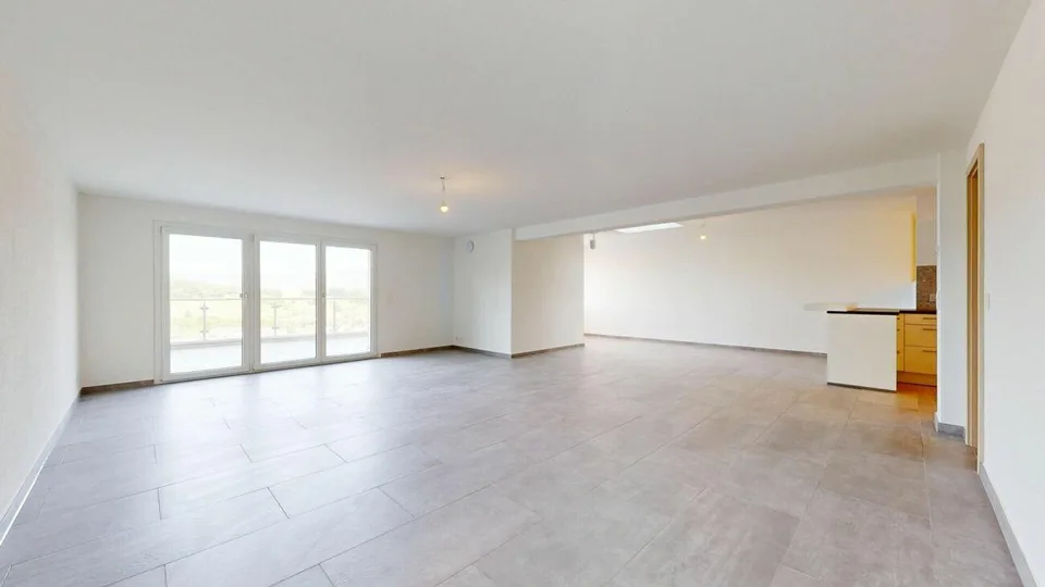 Appartement moderne avec terrasse merveilleuse et carport pour deux véhicules