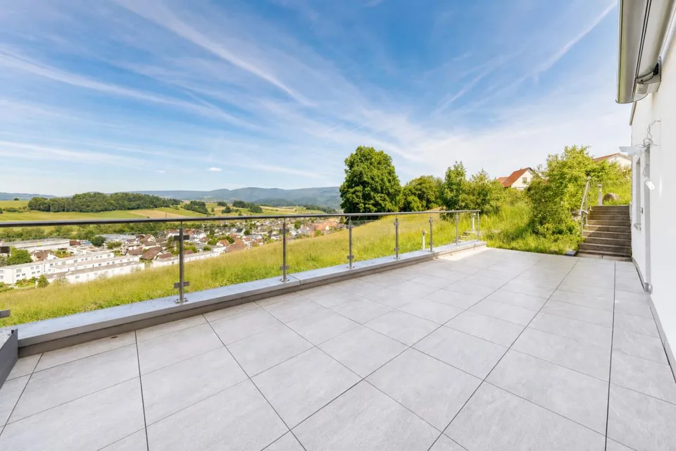 Appartement moderne avec terrasse merveilleuse et carport pour deux véhicules