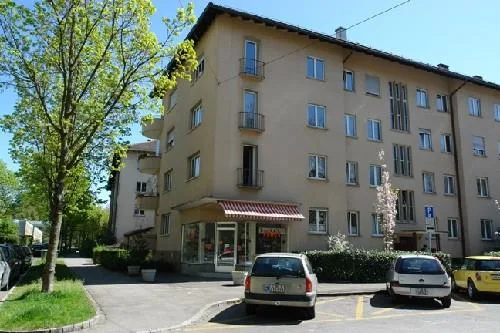 Grosszügige 3.5-Zimmer-Wohnung mit Balkon an zentraler Lage