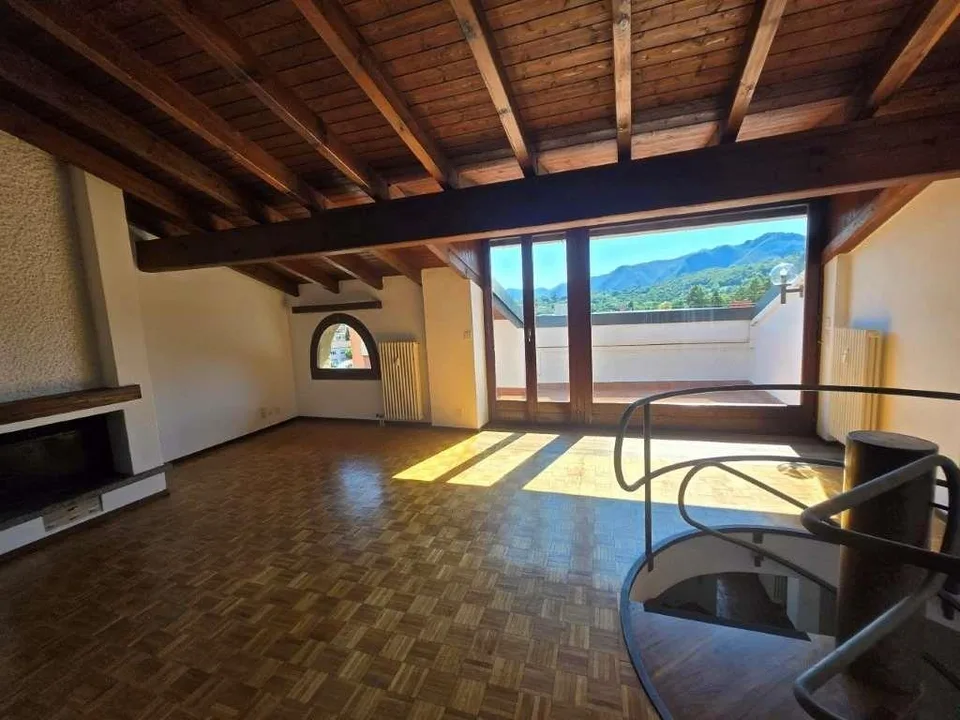 Agno, affitto duplex 5 locali con terrazzi